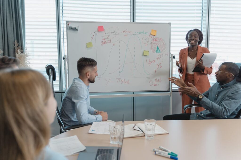 Salesproces optimaliseren: laptop met sales-funnel