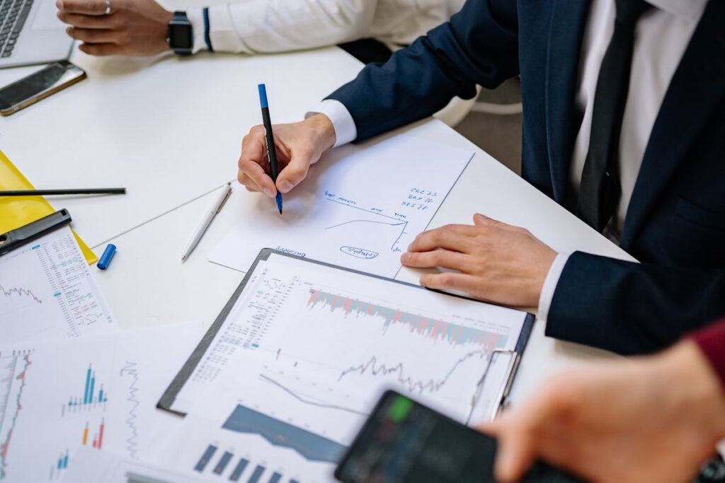 Financiering vinden: handtekening op contract